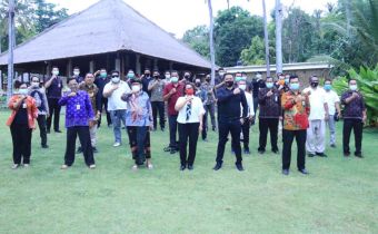 KETUA BAWASLU BALI BERPESAN KENDATI BERBEDA DIVISI, TETAPI DALAM MELAKUKAN PENGAWASAN HARUS TETAP BERSINERGI