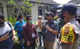Kordiv Hukum, Humas dan Datin Bawaslu Bali Turun Langsung Mengawasi Pendaftaran Paslon Bupati dan Wabup di Kabupaten Jembrana