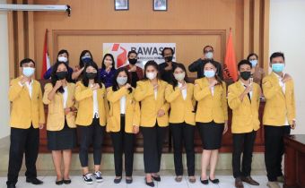 Undiknas Serahkan Secara Resmi Mahasiswanya Untuk Ikuti Program Magang Di Bawaslu Bali