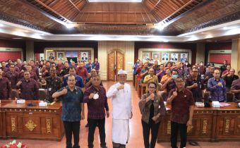 Bawaslu dan KPU Bali se-Bali Tandatangani Berita Acara Komponen Pendanaan Bersama Pilkada Serentak Tahun 2024