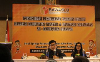 Berikan Pembekalan kepada Panwaslucam se-Kabupaten Gianyar, Rudia Ingatkan Strategi Pengawasan