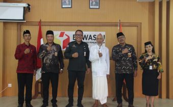 Gunawan Lantik 4 Putra - Putri Bali Sebagai Pejabat Administrator Di Bawaslu Bali Dan Bawaslu Tabanan