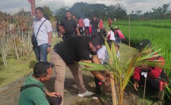 Dari Penanaman Pohon Hingga Kirab Adat Dan Budaya, Anggota Bawaslu Bali Turut Sambut Tim VI Kirab Pemilu 2024
