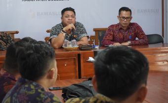 Tingkatkan Kinerja Jajaran, Wiratma Lakukan Monitoring dan Evaluasi di Bawaslu Buleleng