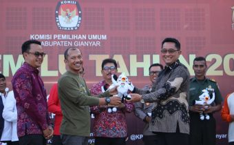 Tiba Di Gianyar, Ketua Bawaslu Bali Turut Sambut Tim VI Kirab Pemilu 2024.
