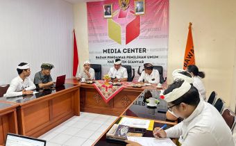 Ketua dan Anggota Bawaslu Bali melaksanakan supervisi pengawasan kepatuhan pemutakhiran data partai politik secara berkelanjutan serta pelaksanaan Instruksi Bawaslu RI Nomor 2 Tahun 2026 di Bawaslu Kabupaten Gianyar 