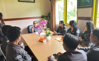 Ketut Ariyani saat memberikan arahan Dalam diskusi penyusunan program kegiatan divisi P2H