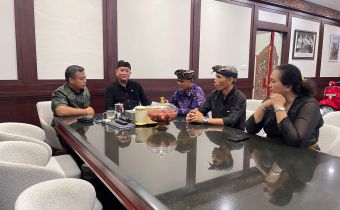 Ketua Bawaslu Bali, I Putu Agus Tirta Suguna saat mendampingi Bawaslu Kabupaten Gianyar melaksanakan audiensi dengan Sekda Gianyar