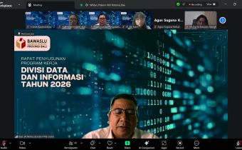 I Wayan Wirka saat menekankan pentingnya Konsolidasi ‘Satu Data’ dalam Rapat Koordinasi Penyusunan Program Kerja Divisi Data dan Informasi bersama Bawaslu Kabupaten/Kota se-Bali secara daring
