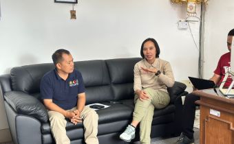 Anggota Bawaslu Bali, Gede Sutrawan saat lakukan koordinasi Data Parpol Berkelanjutan di KPU Bali, Jumat (13/02/2026)