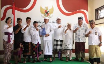 Bawaslu Provinsi Bali menyerahkan Laporan Layanan Informasi Publik (LIP) Tahun 2025 kepada Komisi Informasi (KI) Provinsi Bali