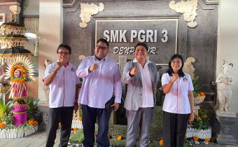 Anggota Bawaslu Bali, I Nyoman Gede Putra Wiratma menghadiri kegiatan Uji Kompetensi (UK) kelas XII di SMK PGRI 3 Denpasar