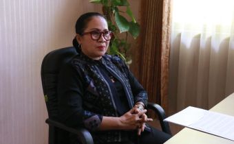 Ketut Ariyani saat menerima kunjungan wawancara dari mahasiswa Program Studi Administrasi Publik Universitas Pendidikan Nasional (Undiknas) Denpasar.