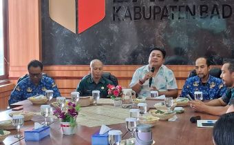 Wiratma mendorong Sistem Arsip yang Cepat dan Terintegrasi saat menghadiri rapat kearsipan di Bawaslu Badung
