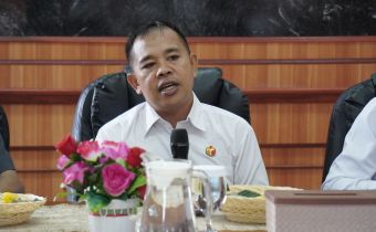 Anggota Bawaslu Bali, Gede Sutrawan saat Bicara tentang ancaman baru digitalisasi AI di Bawaslu Badung, Rabu (6/5/2026)