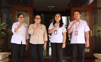 Kordiv P2H Bawaslu Bali, Ketut Ariyani saat sinkronisasi data pemilih disabilitas bersama Dinas Sosial, Rabu (13/5/2026).