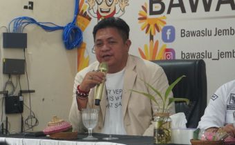 Anggota Bawaslu Bali, I Nyoman Gede Putra Wiratma saat tekankan profesionalisme dalam agendanya penguatan SDM pengawas di Jembrana, Rabu (13/5/2026)
