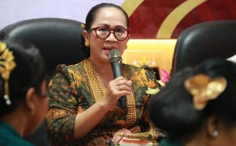 Kordiv P2H Bawaslu Bali, Ketut Ariyani menjadi narasumber dalam diskusi Perempuan Bali Dalam Ruang Publik : Wujud Harmoni Dalam Kesetaraan Adat, Budaya, Tradisi Berbasis Hindu yang digelar MDA Provinsi Bali