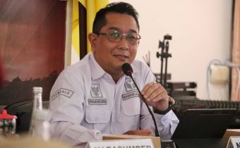 hadir sebagai narasumber utama dalam Seminar Pendidikan Politik bagi Generasi Muda Provinsi Bali Tahun 2026 yang diselenggarakan oleh Kesbangpol Provinsi Bali
