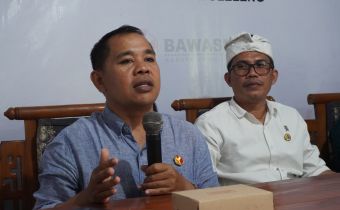 Anggota Bawaslu Bali, Gede Sutrawan saat hadiri kegiatan Rapat Koordinasi Penyelesaian Sengketa Proses di Bawaslu Buleleng, Senin (29/6/2026)