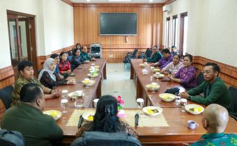  Konsolidasi demokrasi dengan sejumlah kepala sekolah dan organisasi kepemudaan di Kabupaten Badung
