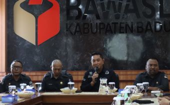 Ketua Bawaslu Bali, I Putu Agus Tirta Suguna menghadiri Rapat Monitoring dan Evaluasi Pelaporan Pelaksanaan Program Bawaslu Kabupaten Badung