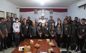 I Wayan Wirka dan Ketut Ariyani menghadiri Rapat Koordinasi Penanganan Pelanggaran yang digelar di Kantor Sekretariat Bawaslu Kabupaten Buleleng
