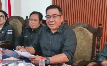 Anggota Bawaslu Bali, I Wayan Wirka saat memberikan arahan dalam Rapat Koordinasi di Karangasem, Senin (6/7/2026)