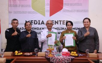 Sutrawan hadiri Penandatanganan Nota Kesepahaman Bersama antara Bawaslu Kabupaten Gianyar dan SLB Negeri 1 Gianyar tentang Peningkatan Pengawasan Partisipatif dalam Pengawasan Pemilu dan Pemilihan