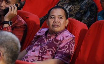 Koordinator Divisi Hukum dan Penyelesaian Sengketa (HPS) Badan Pengawas Pemilihan Umum (Bawaslu) Provinsi Bali, Gede Sutrawan, menghadiri Malam Anugerah dan Kilau Wastra yang diselenggarakan oleh Pemerintah Provinsi Bali, Jumat (15/8/2026).