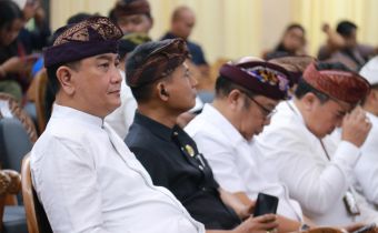 Ketua Bawaslu Bali, I Putu Agus Tirta Suguna saat hadiri Rapat Paripurna ke-47 DPRD Provinsi Bali, Jumat (14/8/2026)