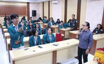 Program TAKSU (Transformasi Anak Muda Kawal Demokrasi dan Pemilu) Volume II di SMA (SLUA) Saraswati 1 Denpasar
