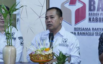 Koordinator Divisi Hukum dan Penyelesaian Sengketa Bawaslu Provinsi Bali, Gede Sutrawan menghadiri Rapat Koordinasi Penyelesaian Sengketa Proses di Kabupaten Klungkung