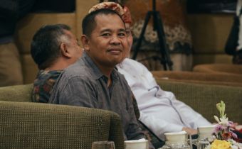 Anggota Bawaslu Bali Gede Sutrawan saat menghadiri pelantikan kepengurusan Hanura, Minggu (3/8/2026). 