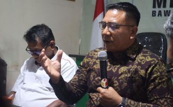 Anggota Bawaslu Bali, I Wayan Wirka saat jabarkan pencegahan dan penindakan harus dalam satu tarikan nafas di Kantor Bawaslu Tabanan, Rabu (2/9/2026)