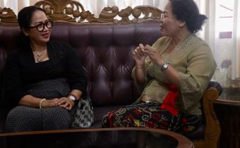 Kordiv P2H Bawaslu Bali, Ketut Ariyani saat Konsolidasi demokrasi dengan para guru di SLB Negeri 1 Denpasar, Kamis (3/9/2026)