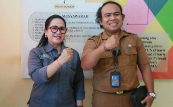 Kordiv P2H Bawaslu Bali, Ketut Ariyani saat lakukan Konsolidasi Demokrasi bersama dengan Disdukcapil Kabupaten Klungkung, Senin (21/9/2026)