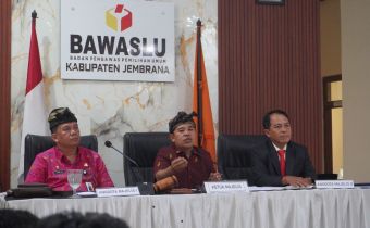 rapat dan simulasi sidang penyelesaian sengketa proses Pemilu yang digelar Bawaslu Kabupaten Jembrana