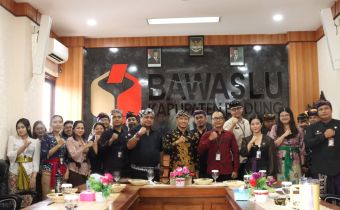 Rapat Manajemen SDM Pengawas dan Kesekretariatan di Kantor Bawaslu Kabupaten Badung