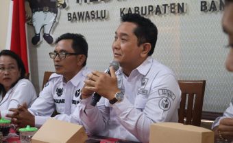 Ketua Bawaslu Bali I Putu Agus Tirta Suguna saat menekankan bahwa penataan arsip di jeda waktu non-tahapan ini sangat penting, Rabu (7/10/2026)
