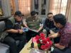 Anggota Bawaslu, I Nyoman Gede Putra Wiratma saat lakukan uji petik di kawasan Padangsambian, Denpasar, Selasa (236/2026)