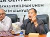 Anggota Bawaslu Bali, Gede Sutrawan saat melakukan supervisi dan monitoring evaluasi di Bawaslu Kabupaten Gianyar, Rabu (28/10/2026)